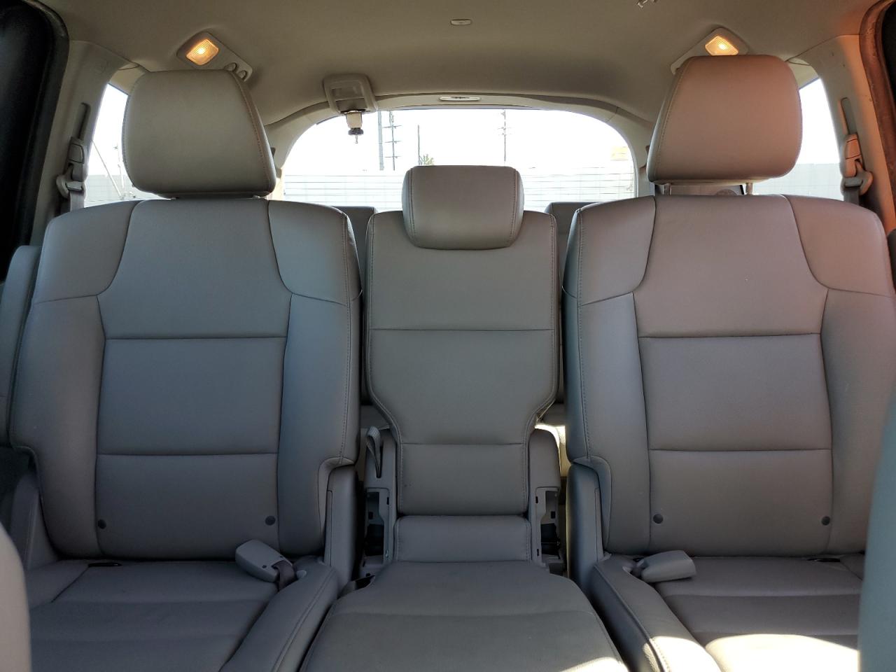 2015 Honda Odyssey - Image 10