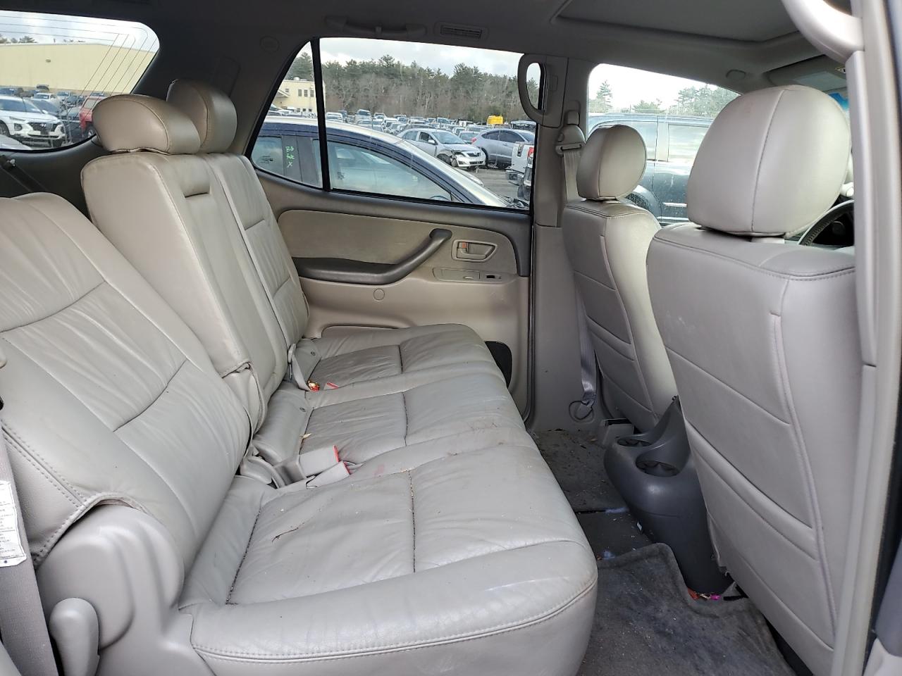 2005 Toyota Sequoia - Image 11