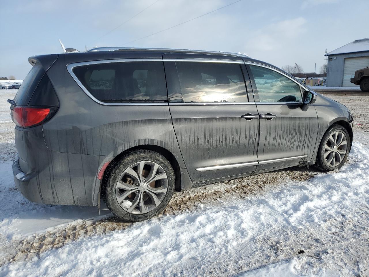 2019 Chrysler Pacifica - Image 3