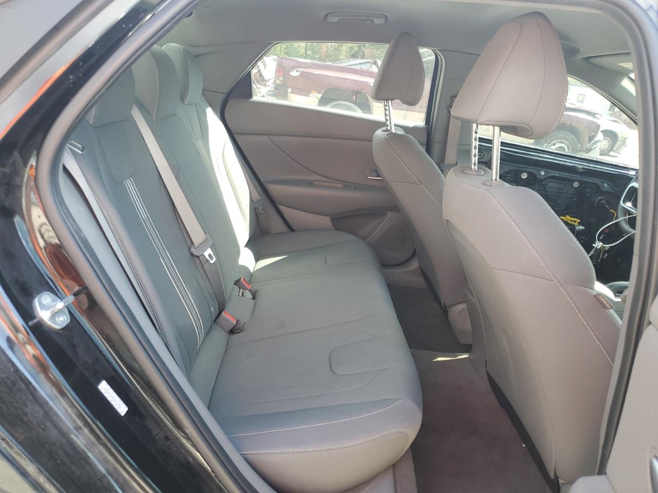2023 Hyundai Elantra - Image 10