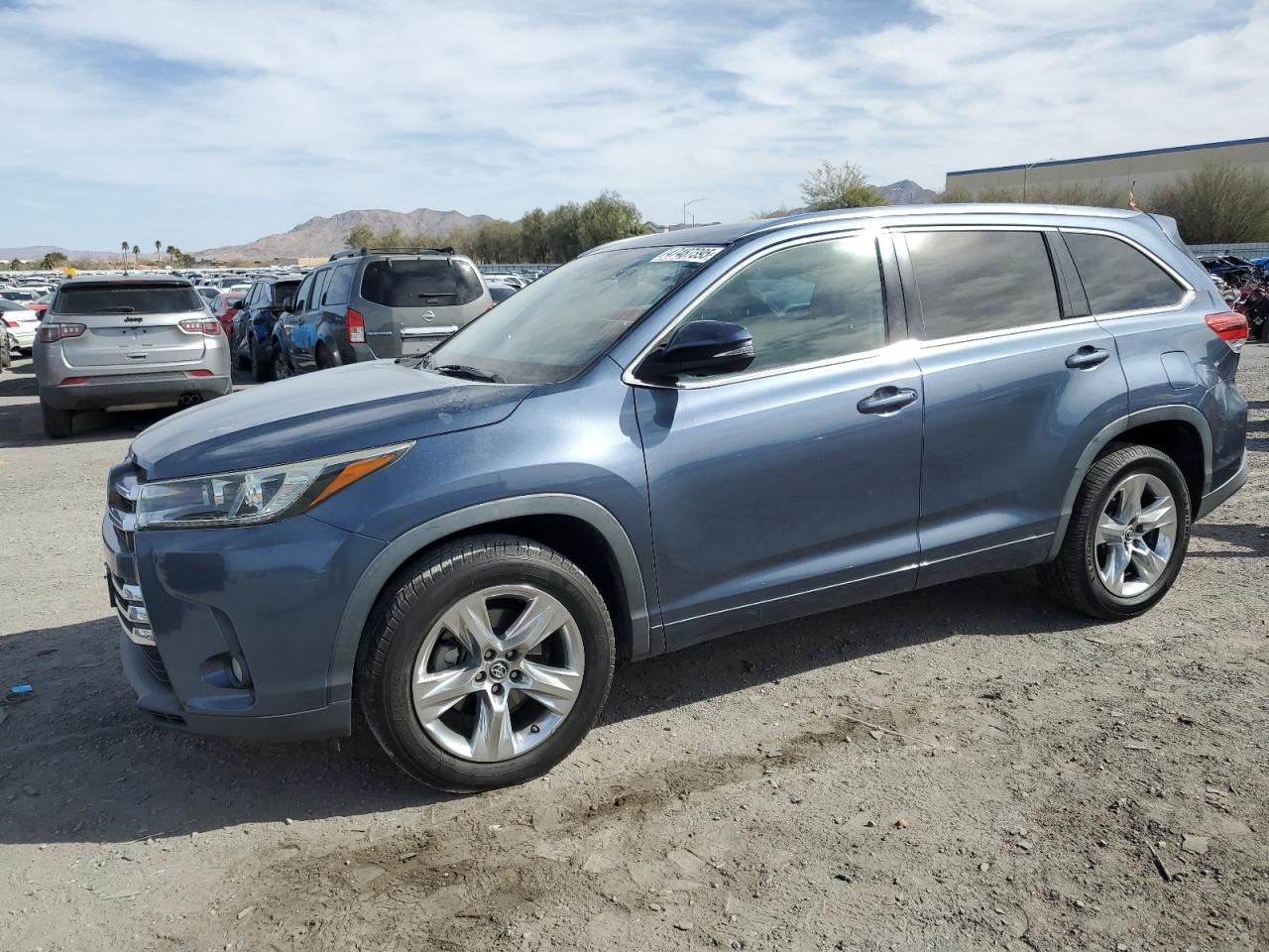 2018 Toyota Highlander - Image 1