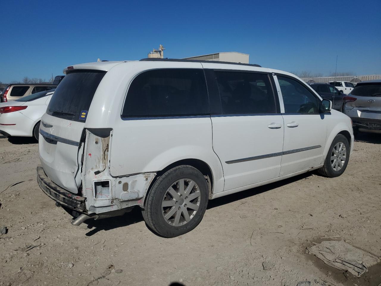 2015 Chrysler Town & Country - Image 3