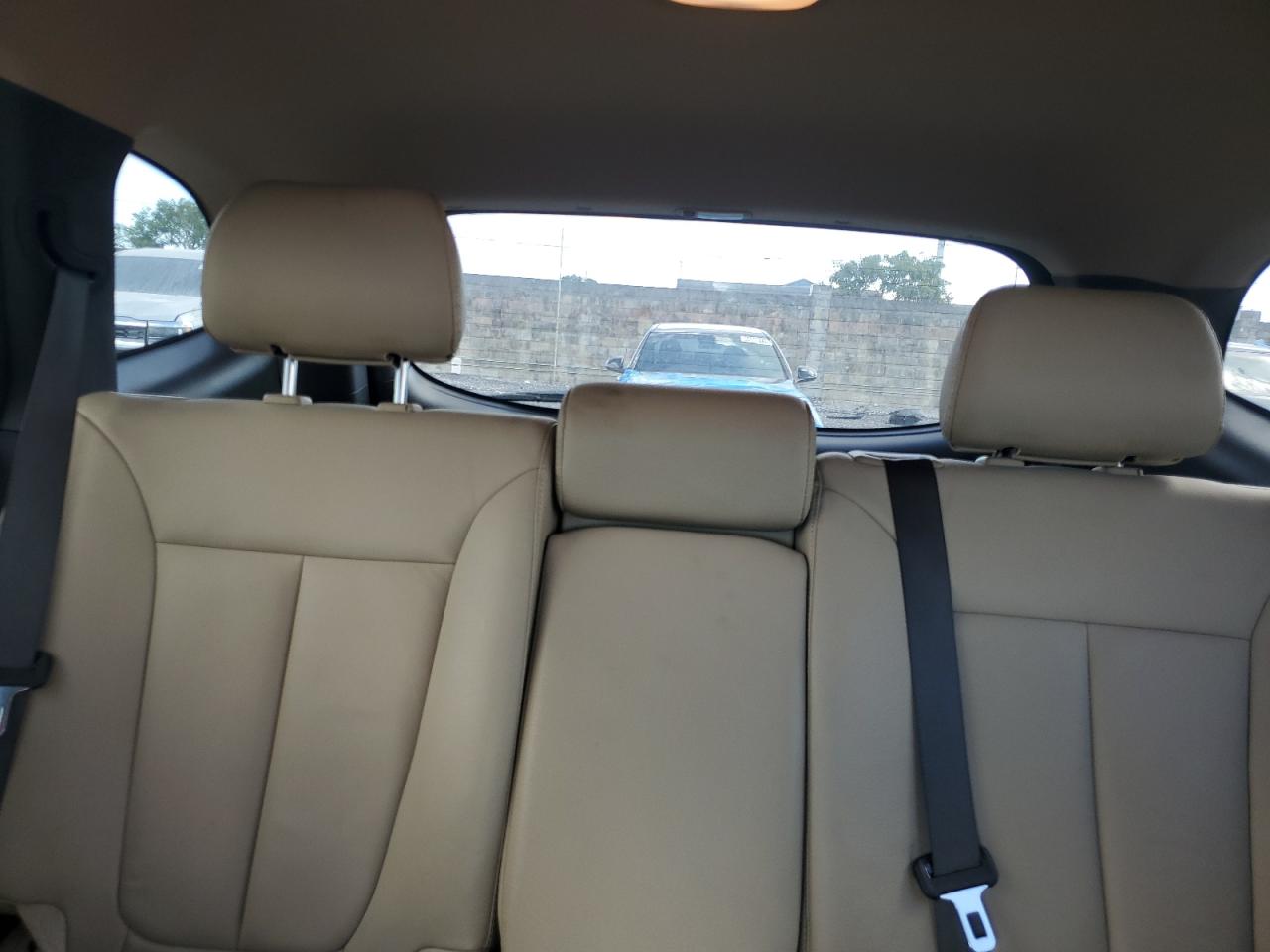 2010 Hyundai Santa Fe - Image 10