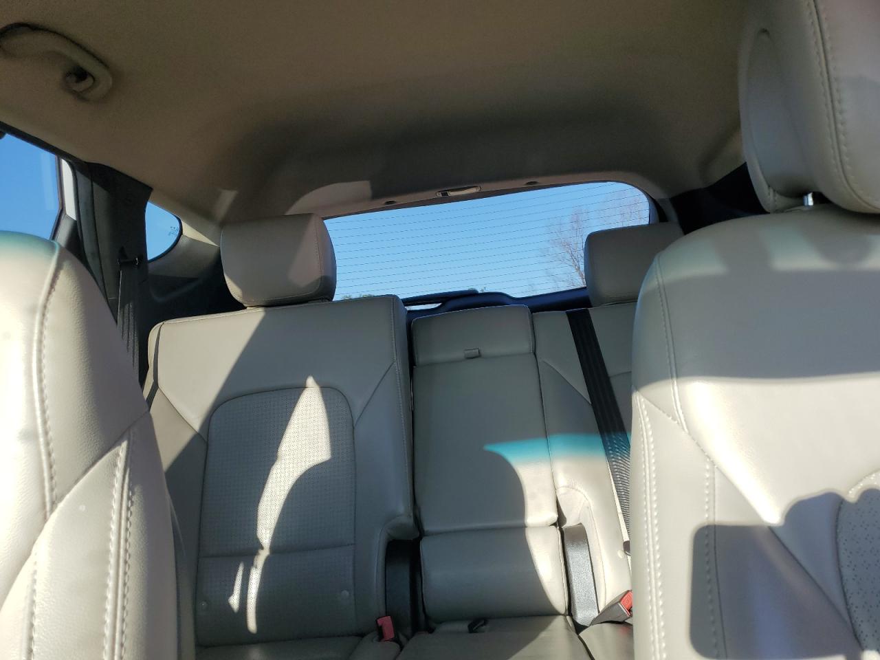 2014 Hyundai Santa Fe - Image 10