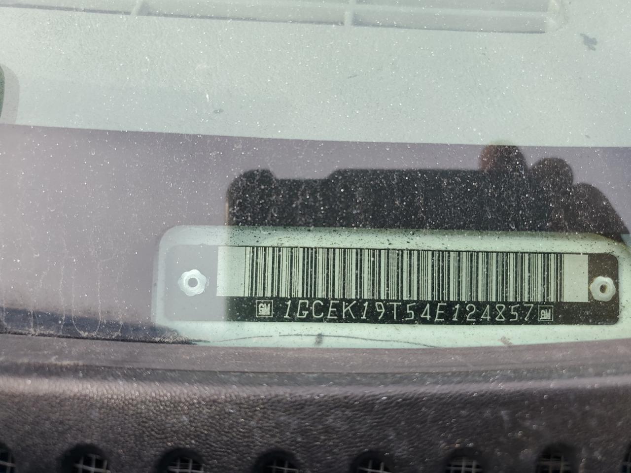 2004 Chevrolet Silverado - Image 12