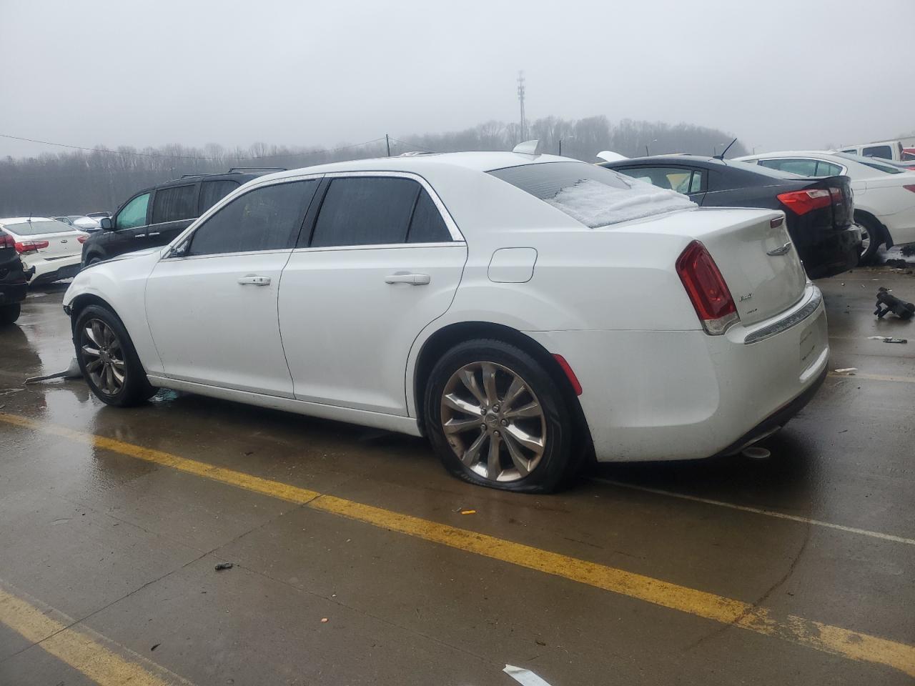 2016 Chrysler 300 - Image 2