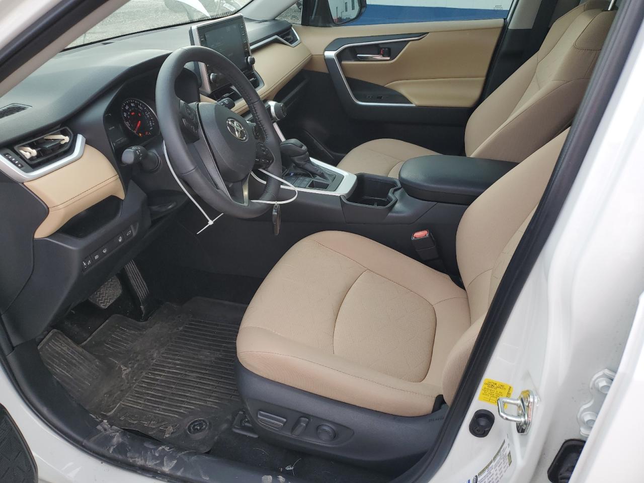 2022 Toyota RAV 4 - Image 7