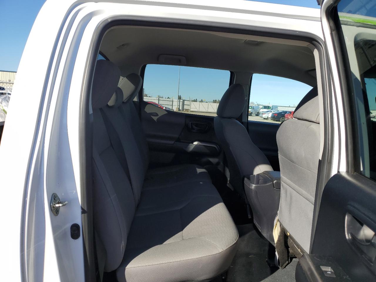 2016 Toyota Tacoma - Image 10