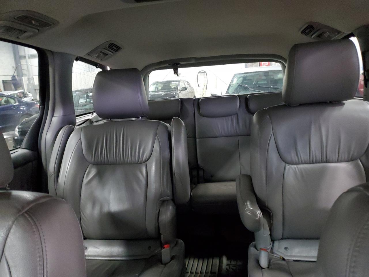 2010 Toyota Sienna - Image 10