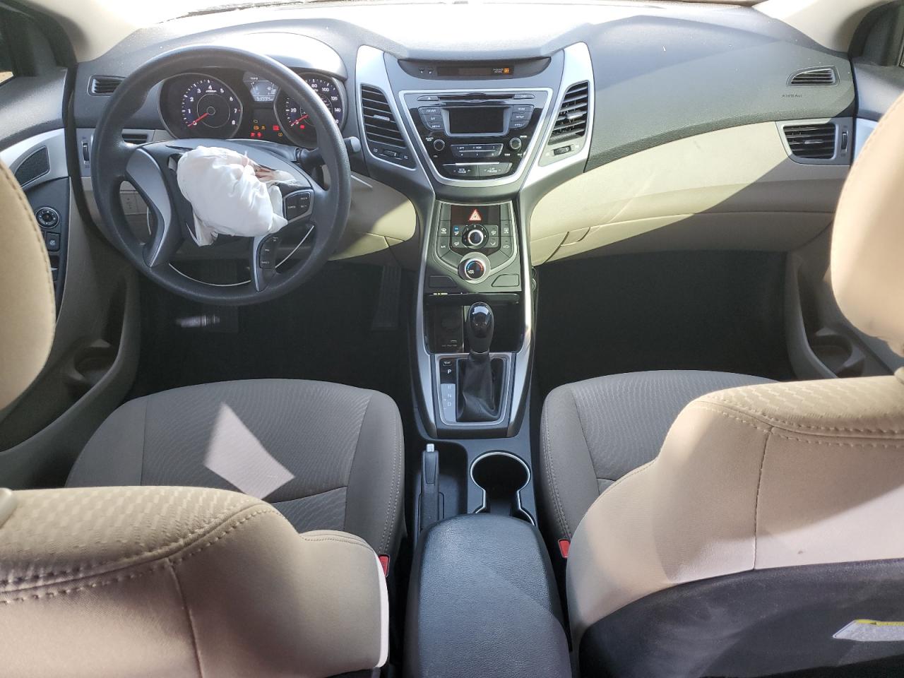 2015 Hyundai Elantra - Image 8