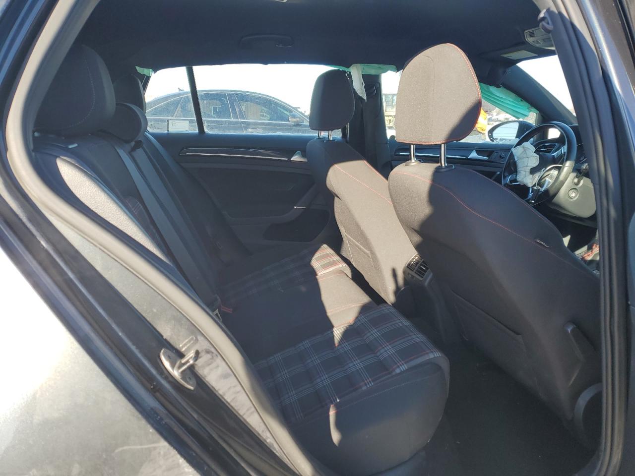 2016 Volkswagen GTI - Image 10
