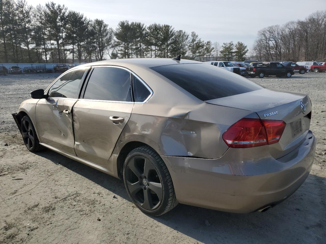 2015 Volkswagen Passat - Image 2