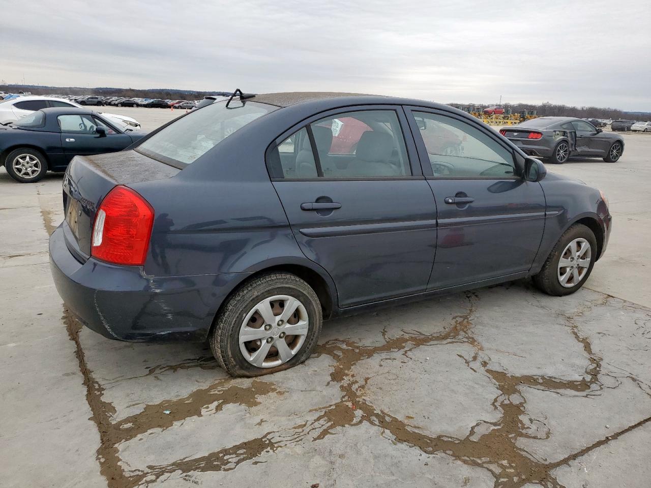 2011 Hyundai Accent - Image 3