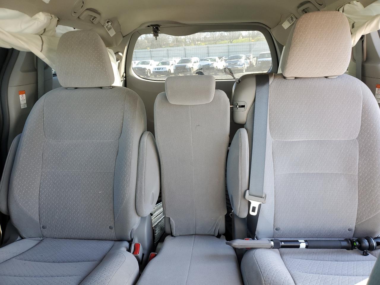 2015 Toyota Sienna - Image 10