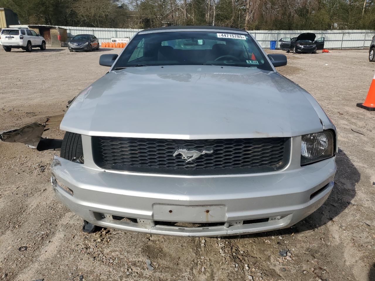2005 Ford Mustang - Image 5