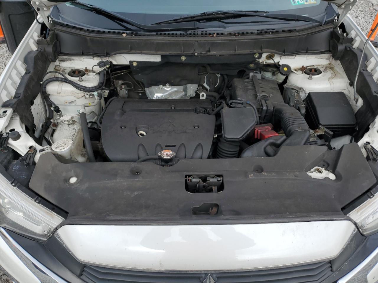 2016 Mitsubishi Outlander - Image 12