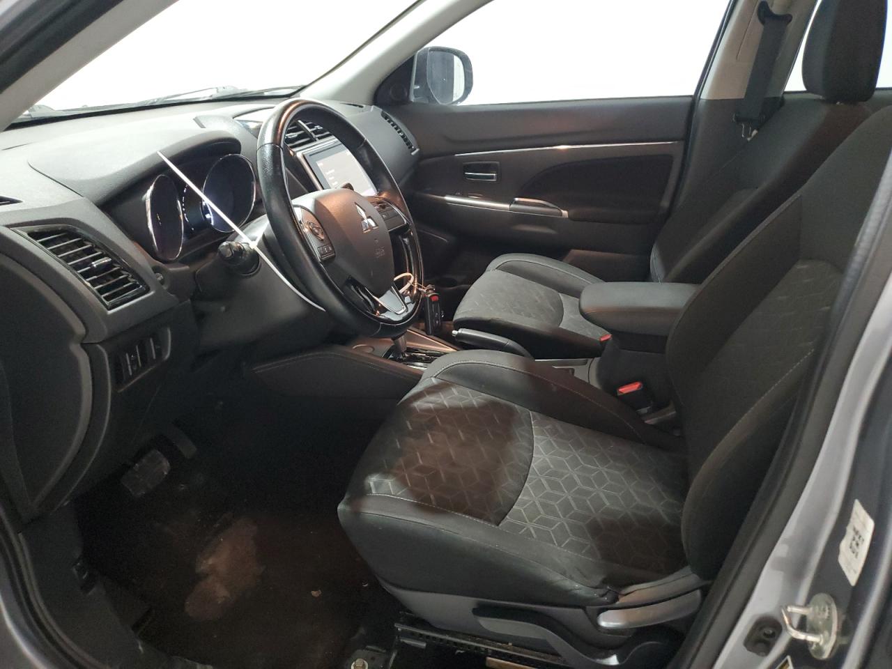 2021 Mitsubishi Outlander - Image 6