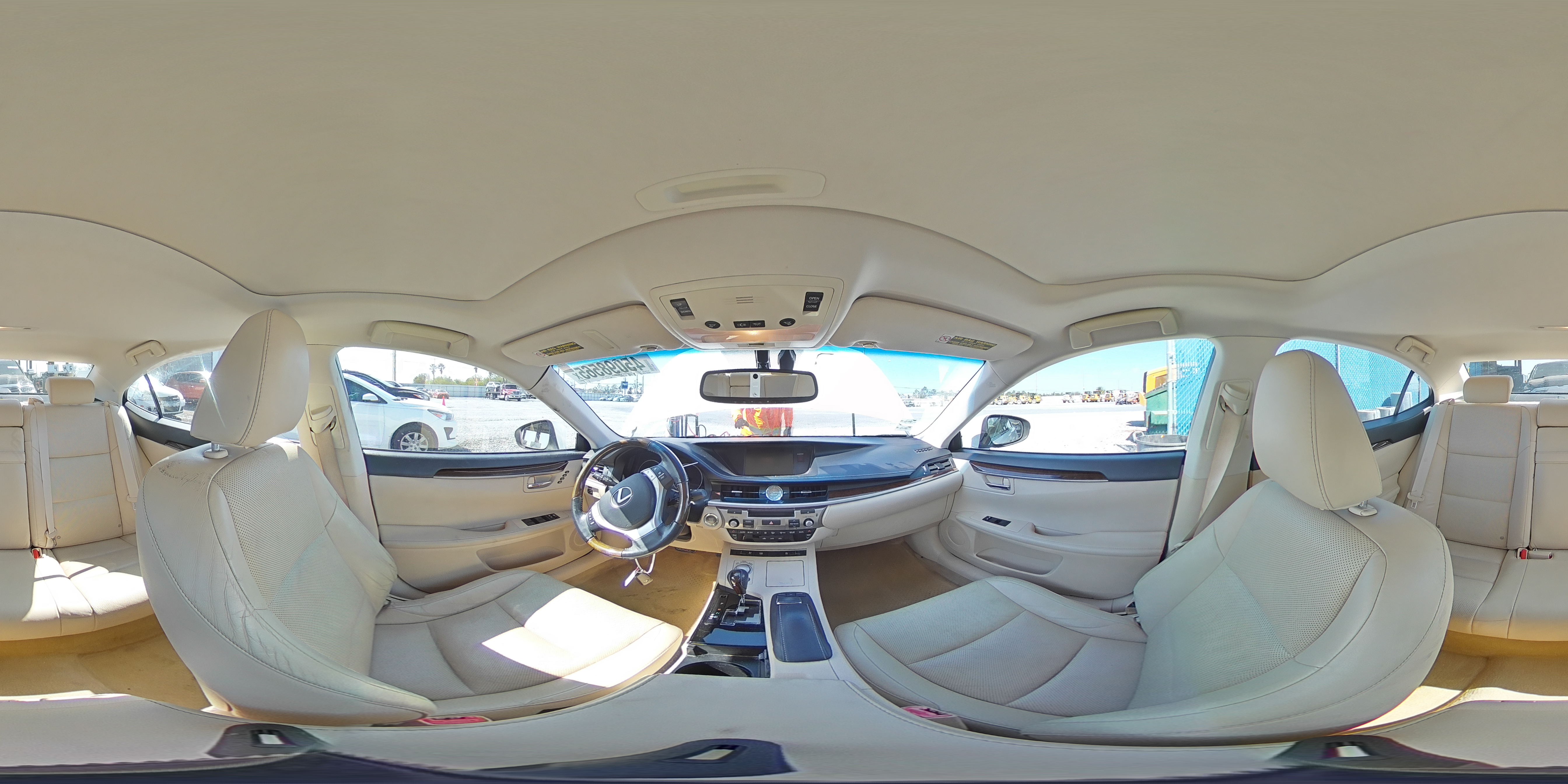 2015 Lexus ES - Image 15