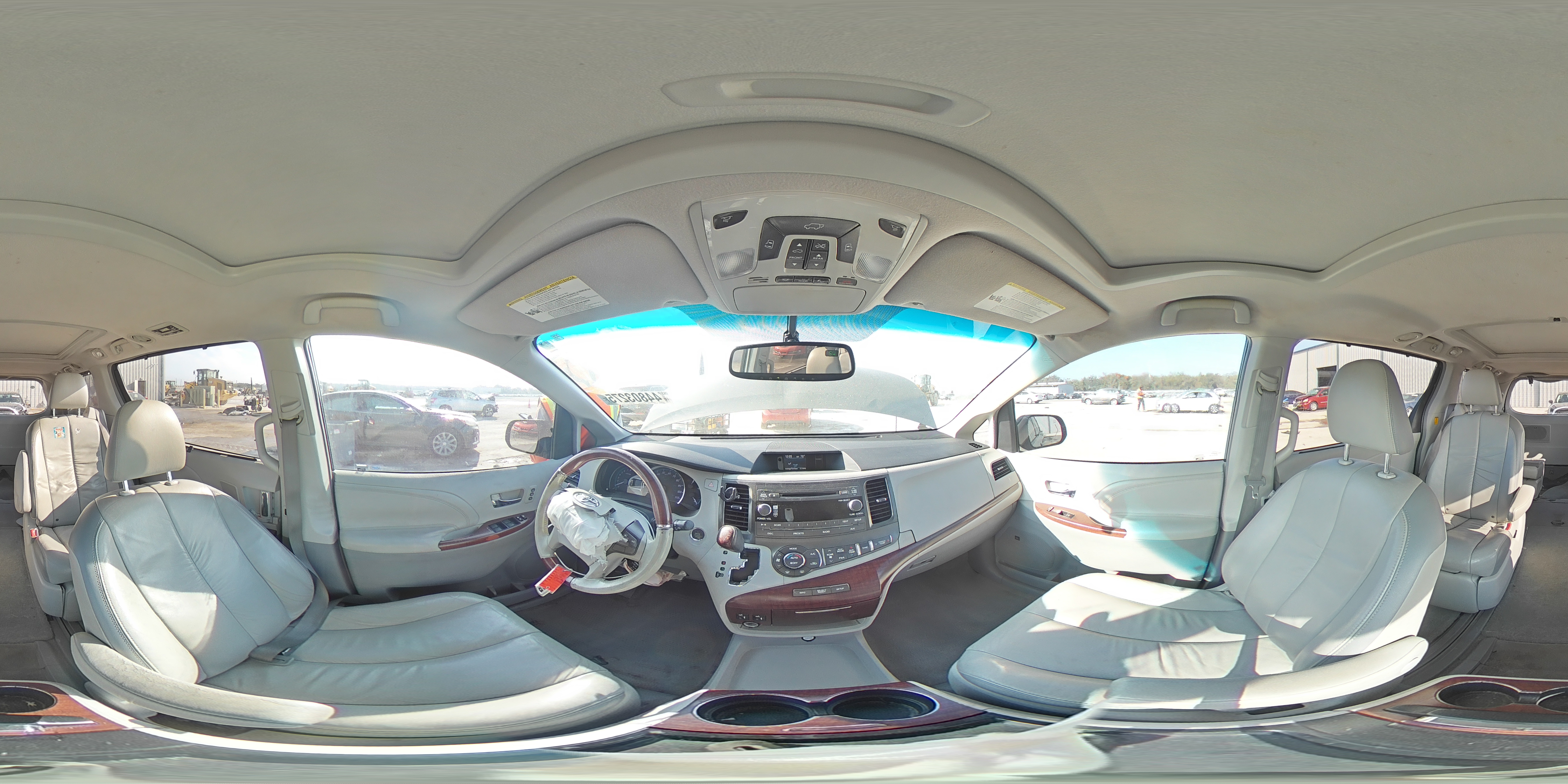 2011 Toyota Sienna - Image 14