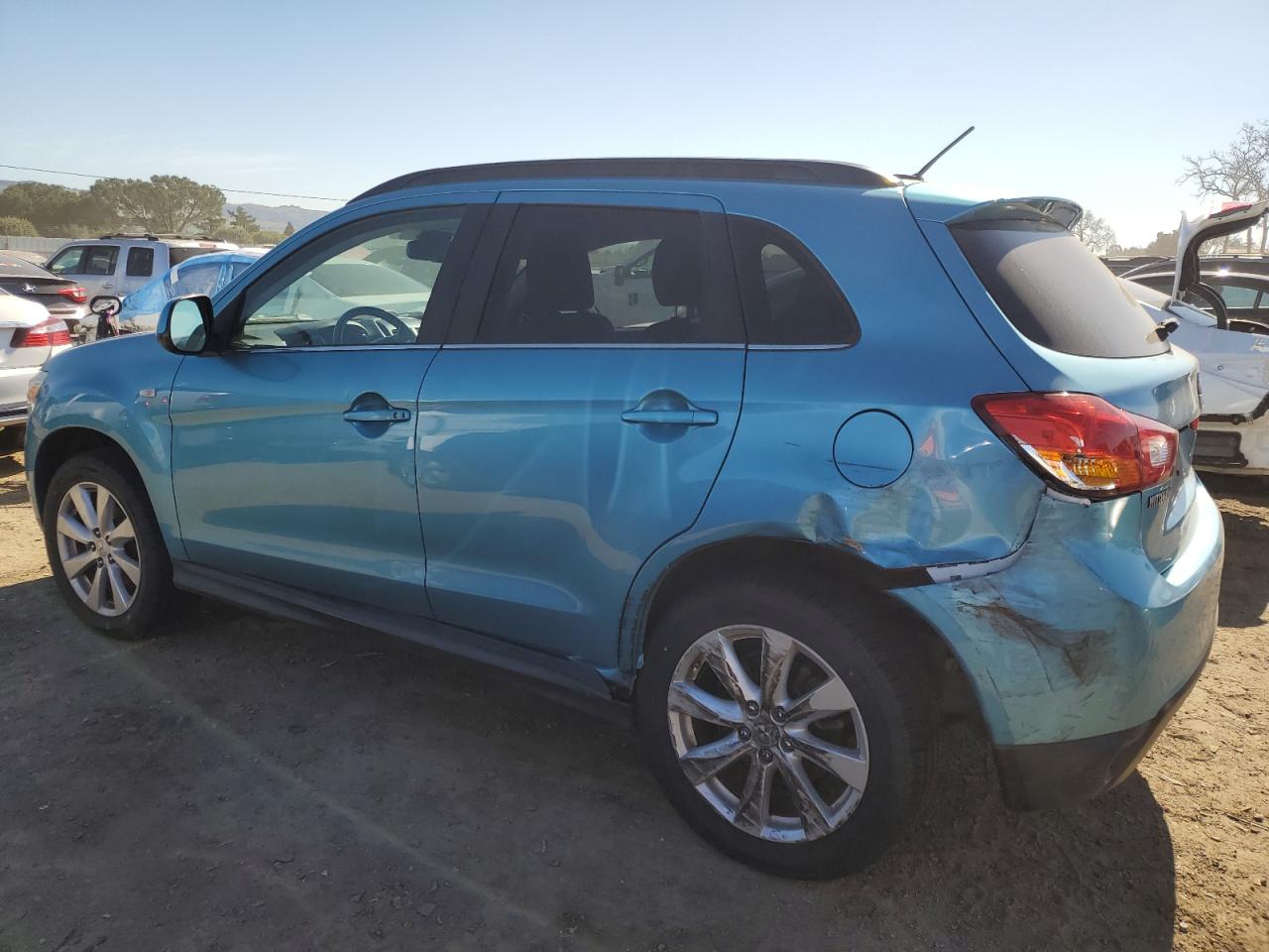 2013 Mitsubishi Outlander - Image 2