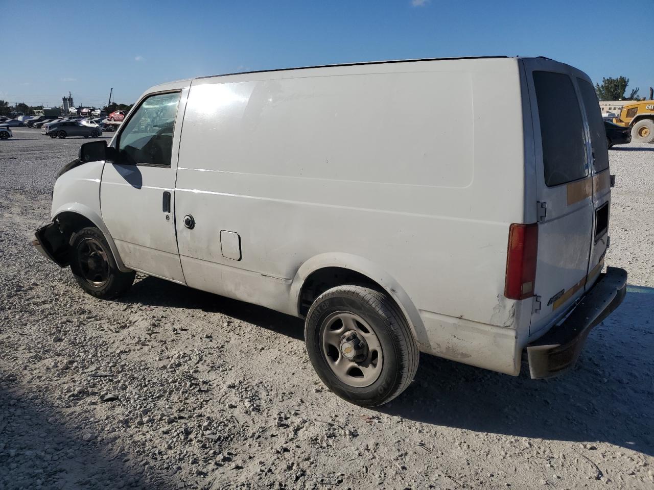 2005 Chevrolet Astro - Image 2