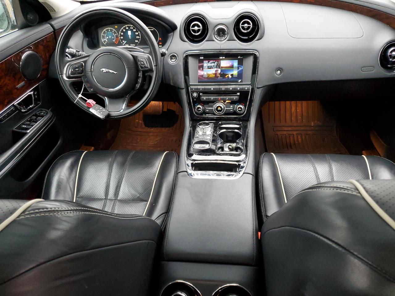 2017 Jaguar XJ - Image 8