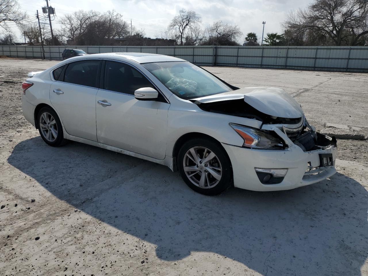 2015 Nissan Altima - Image 4