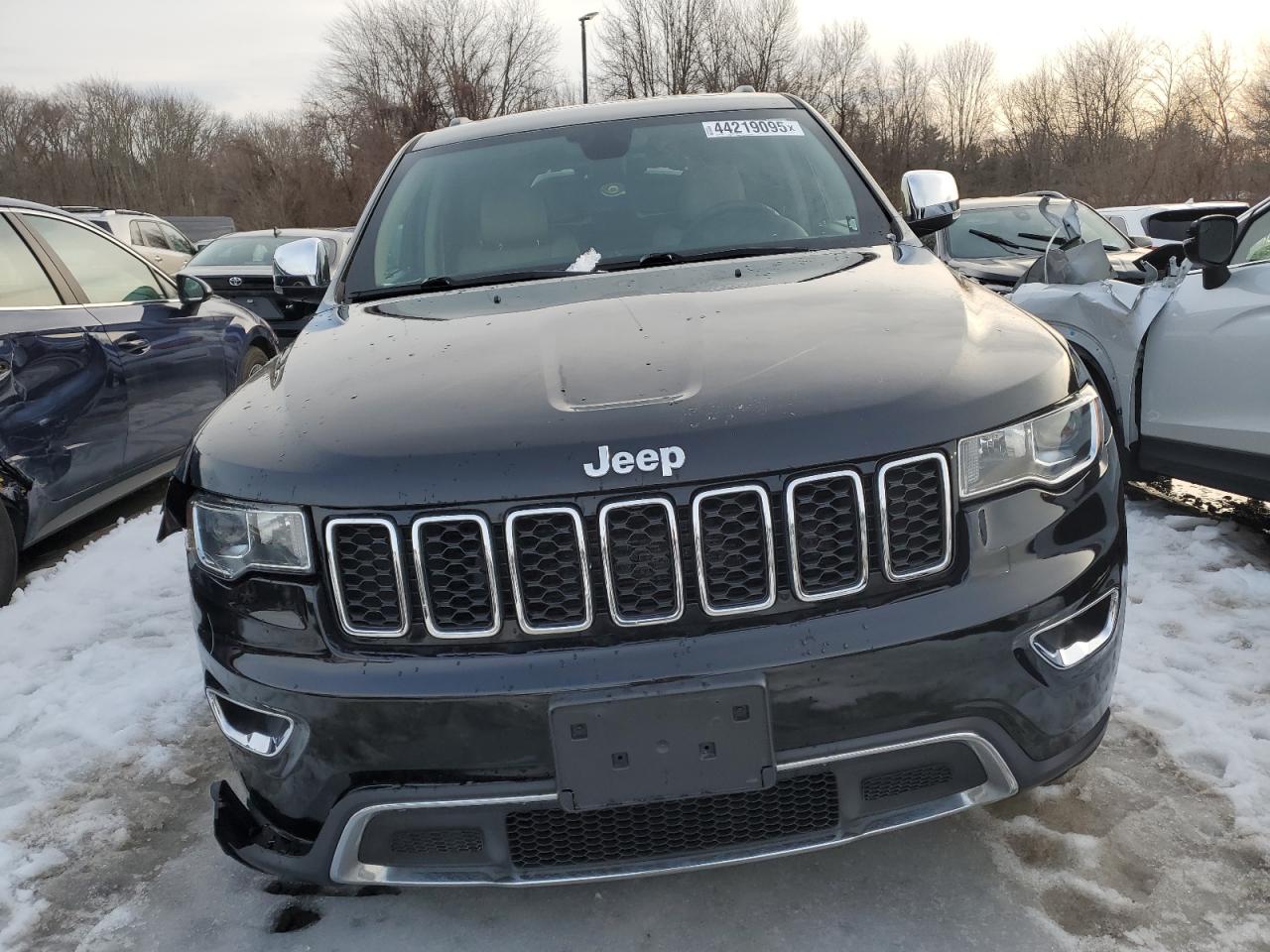 2017 Jeep Grand Cherokee - Image 5