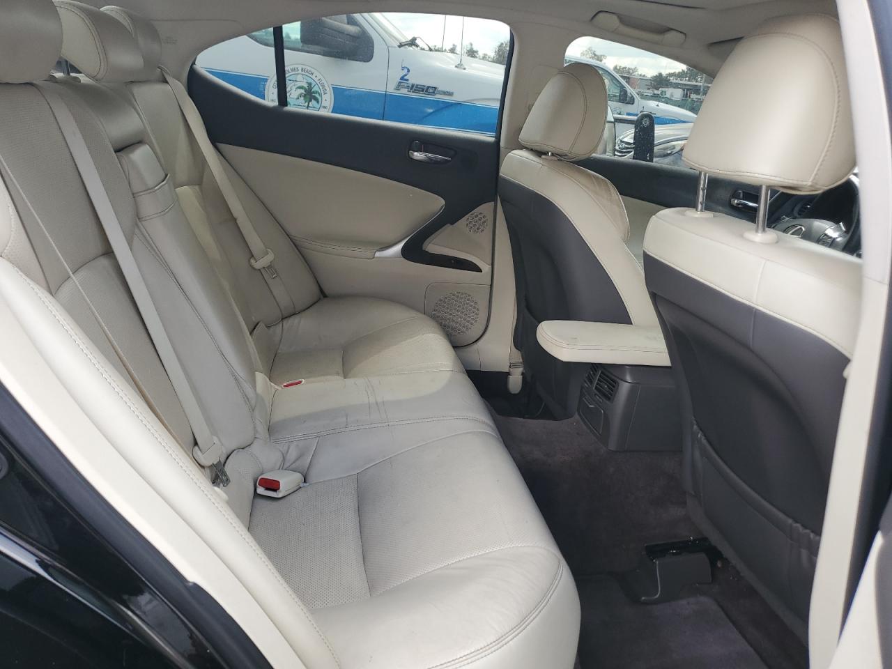 2011 Lexus IS - Image 10
