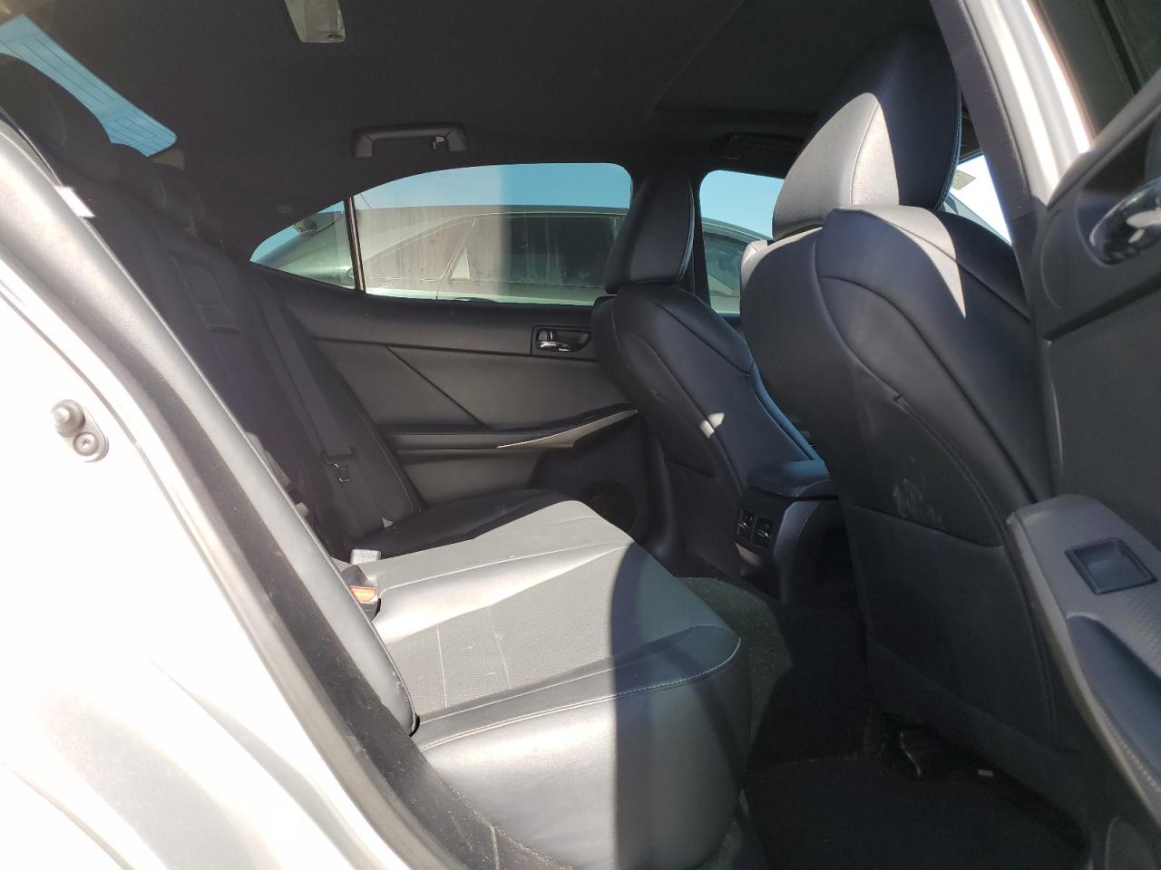 2015 Lexus IS - Image 10