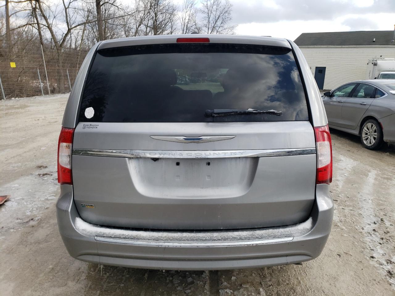 2016 Chrysler Town & Country - Image 6
