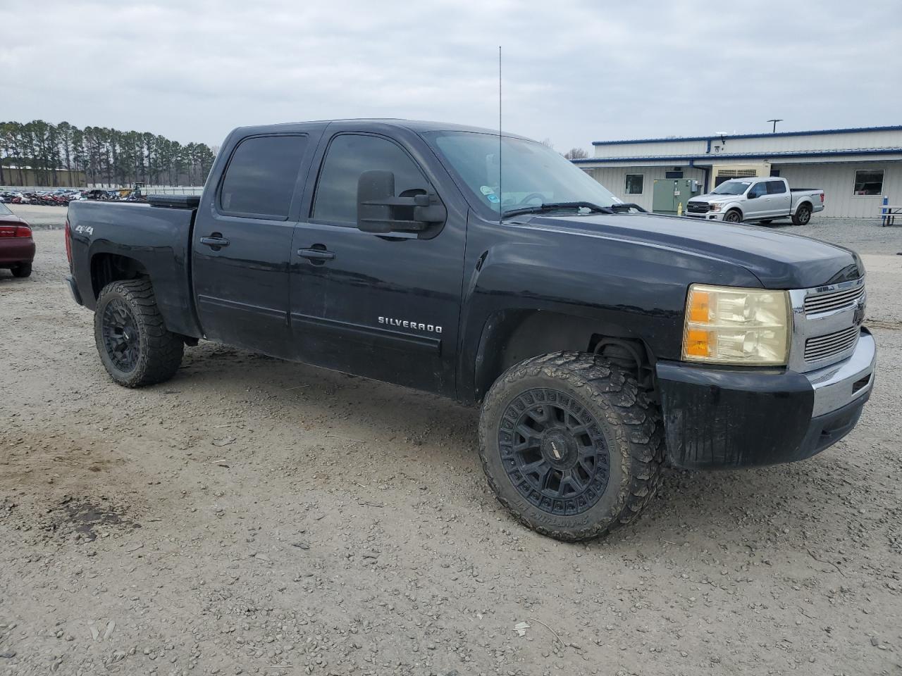 2011 Chevrolet Silverado - Image 4