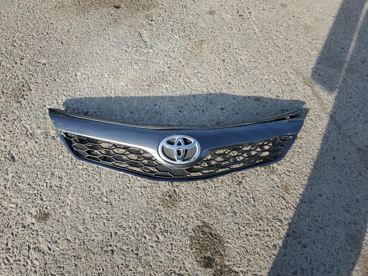 2014 Toyota Camry - Image 12
