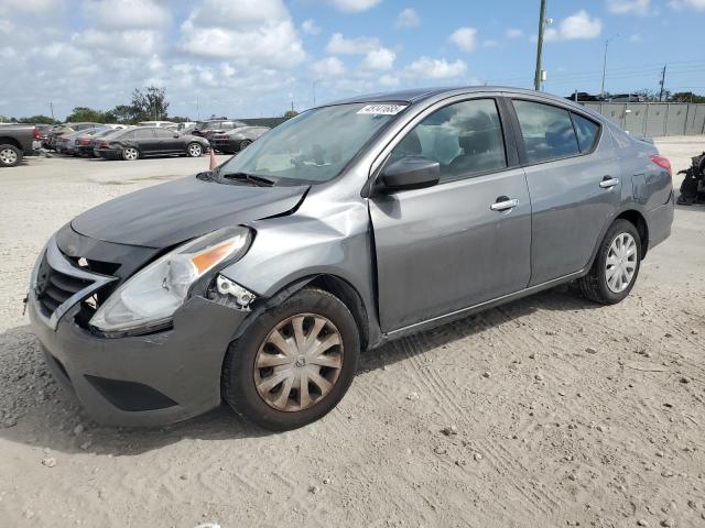  NISSAN VERSA 2016 Srebrny
