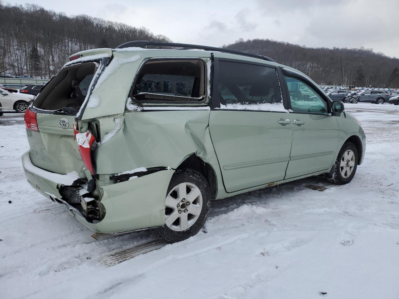 2009 Toyota Sienna - Image 3