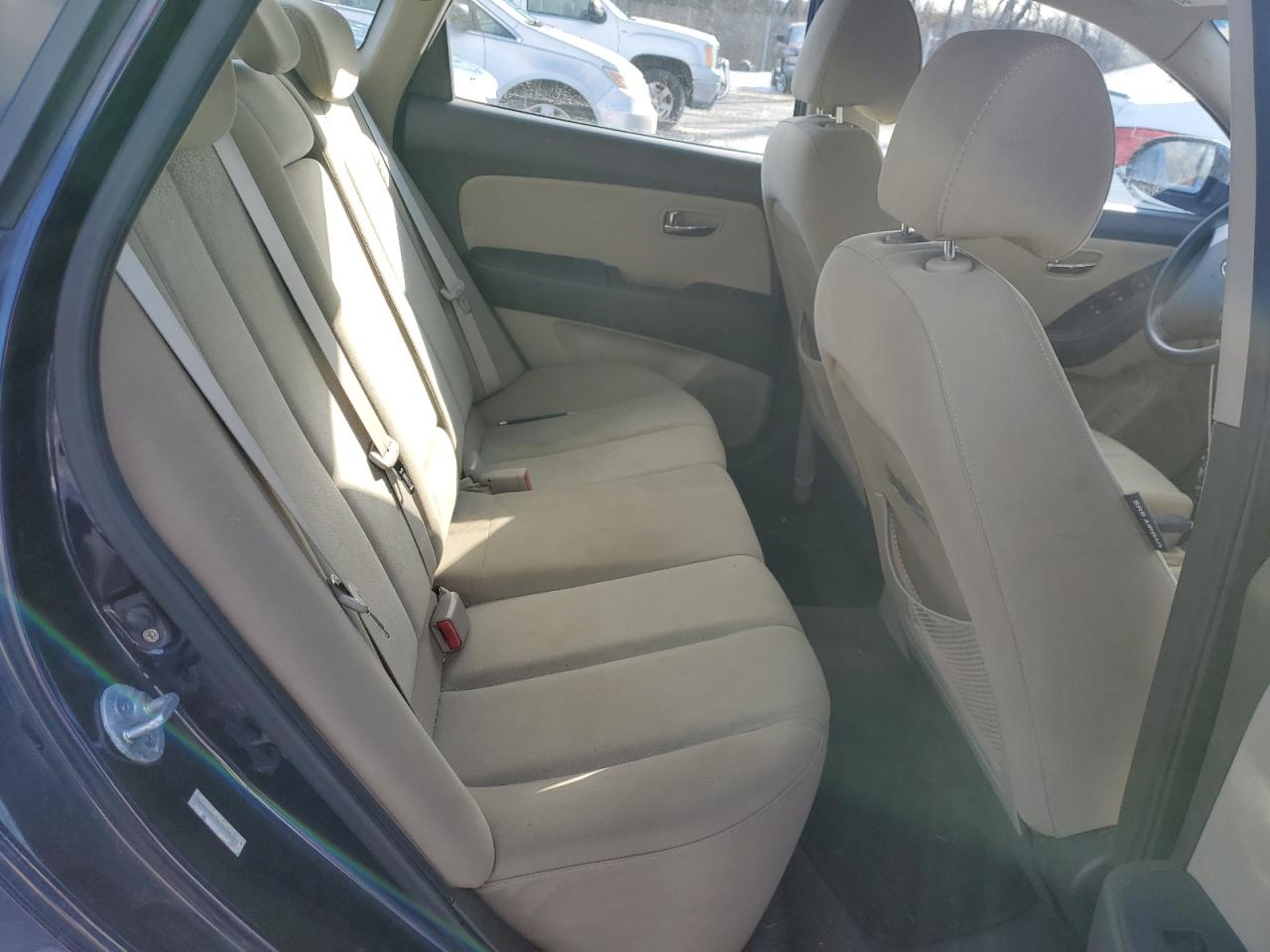 2010 Hyundai Elantra - Image 10
