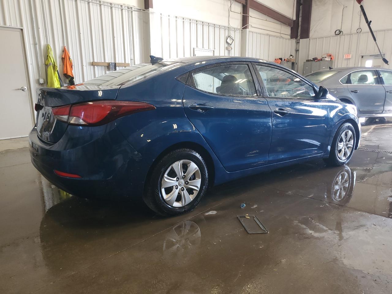 2016 Hyundai Elantra - Image 3