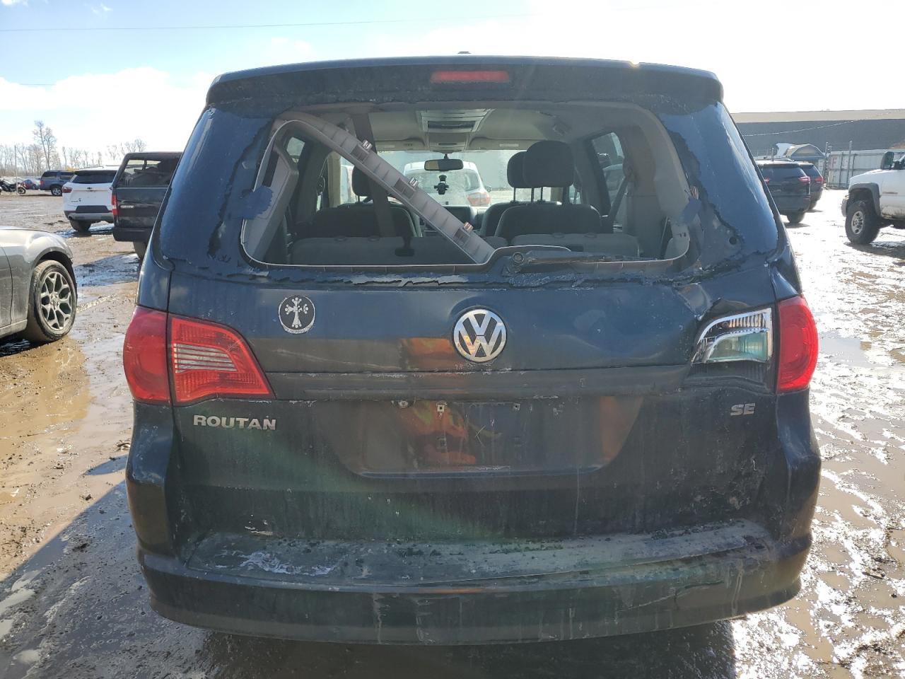 2009 Volkswagen Routan - Image 6