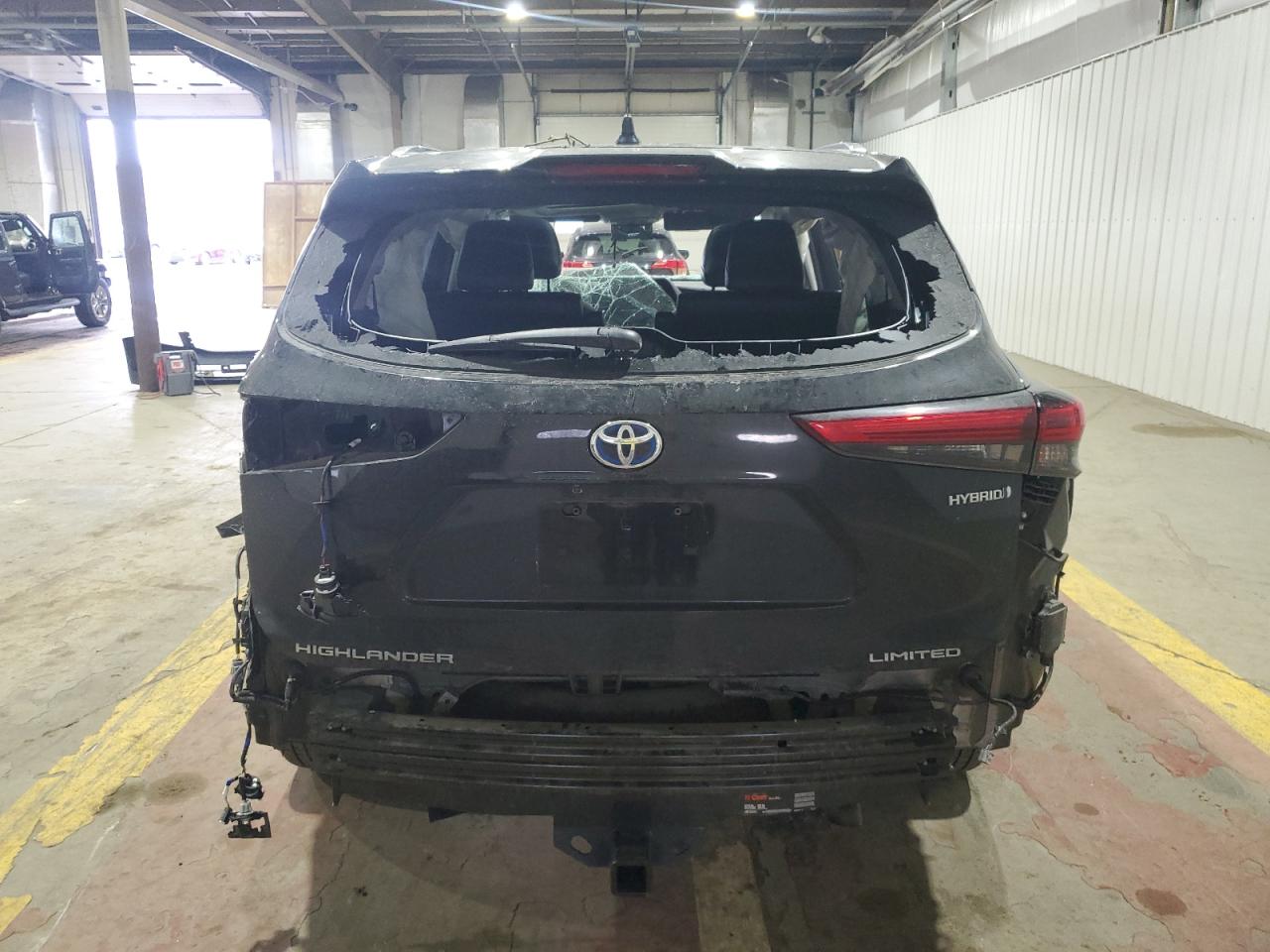 2022 Toyota Highlander - Image 6