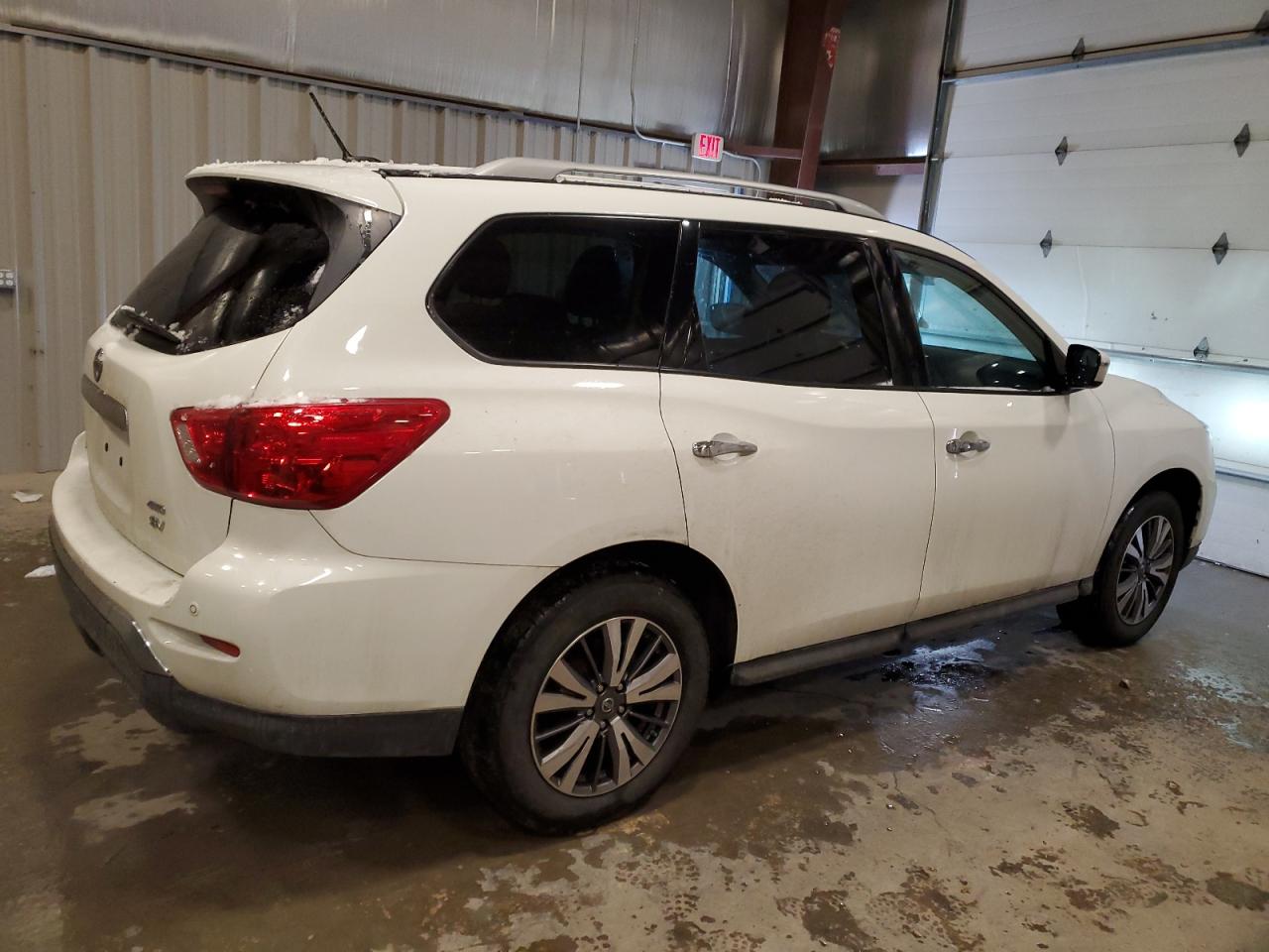 2017 Nissan Pathfinder - Image 3