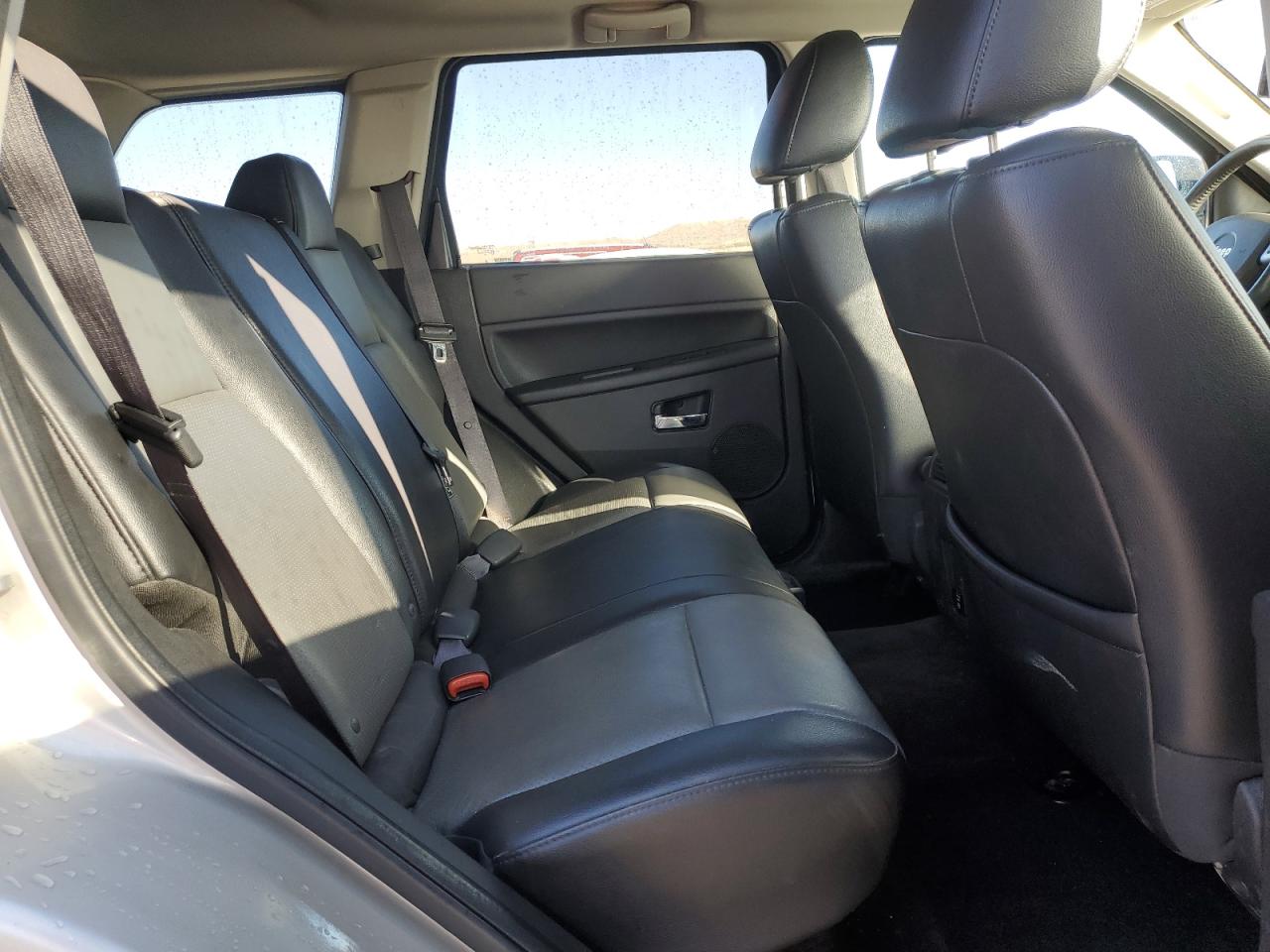 2009 Jeep Grand Cherokee - Image 10
