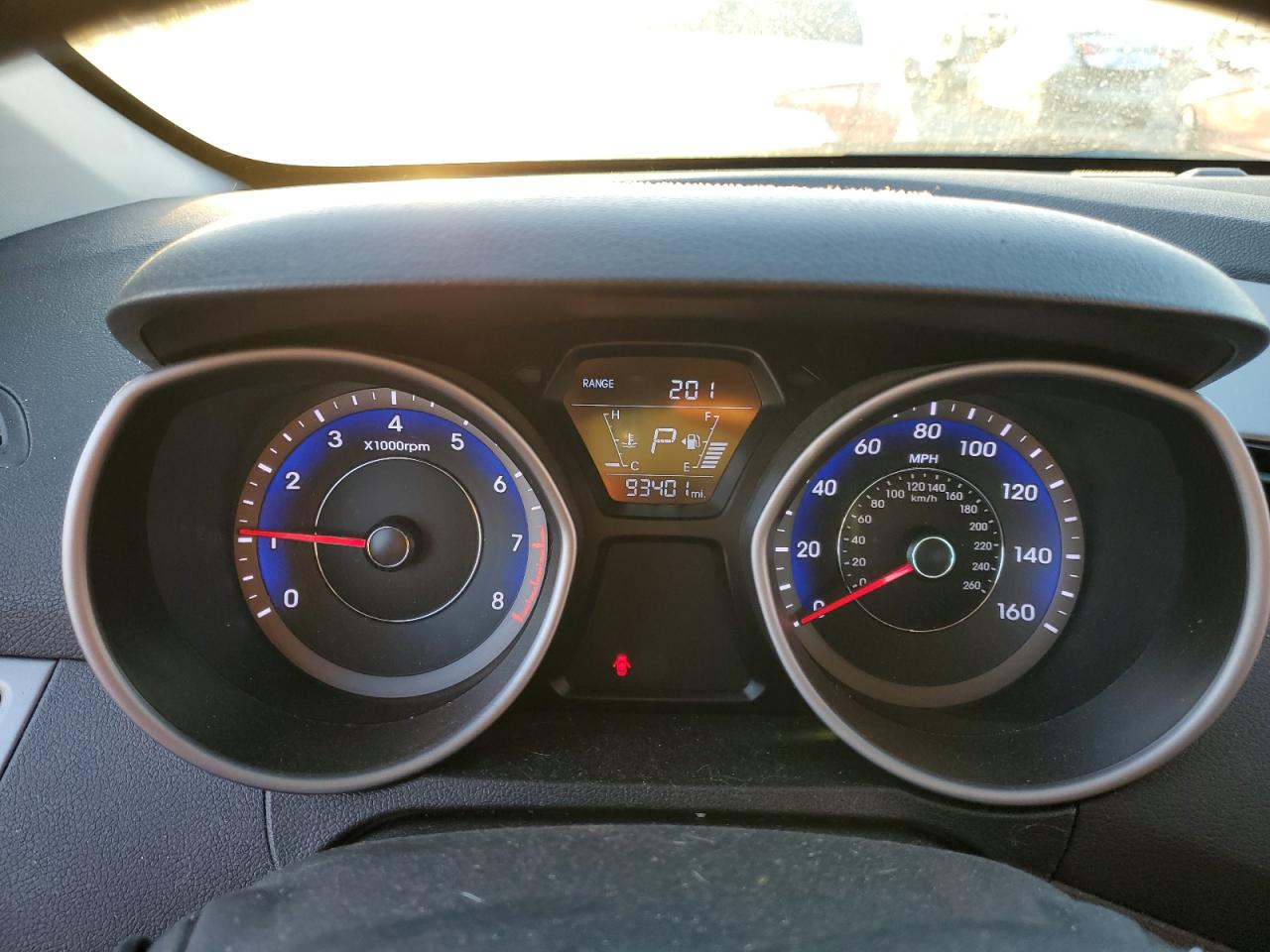 2014 Hyundai Elantra - Image 9