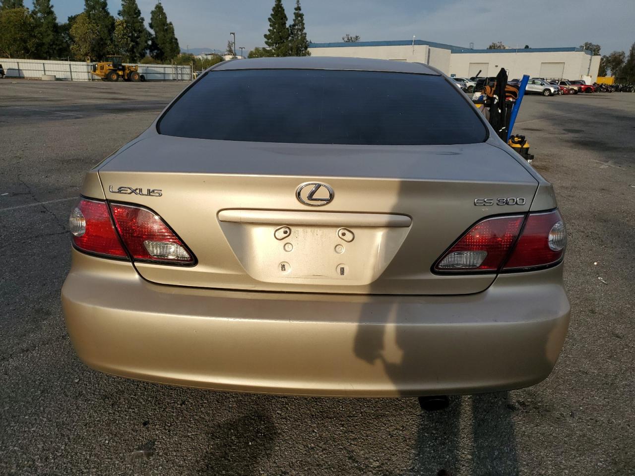 2003 Lexus ES - Image 6