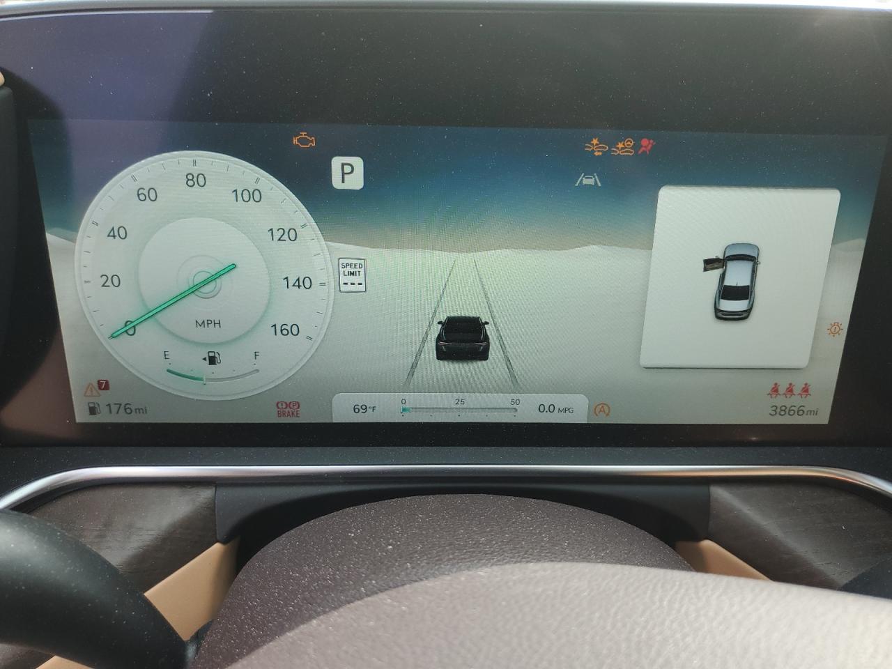 2024 Genesis G90 - Image 9