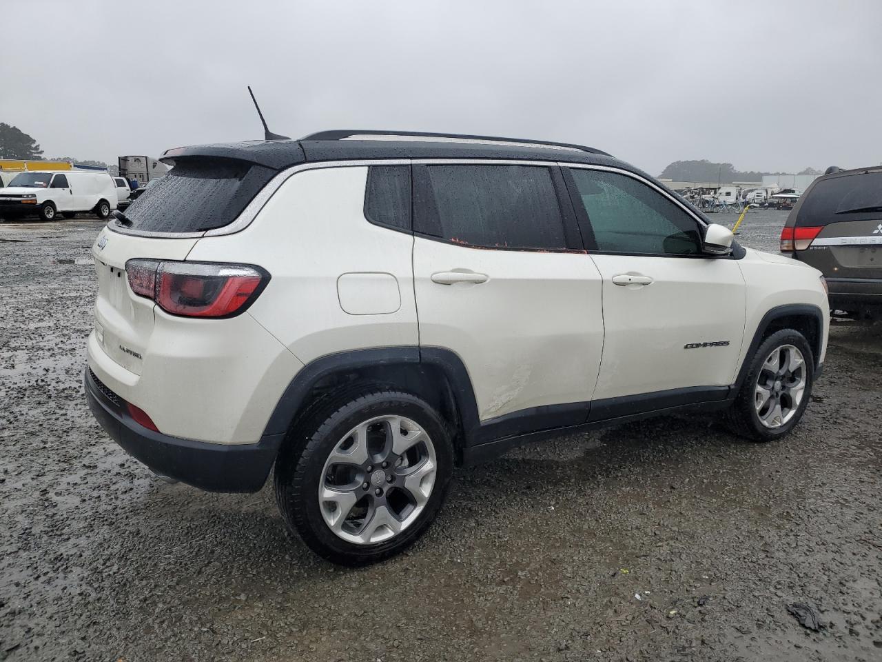 2019 Jeep Compass - Image 3