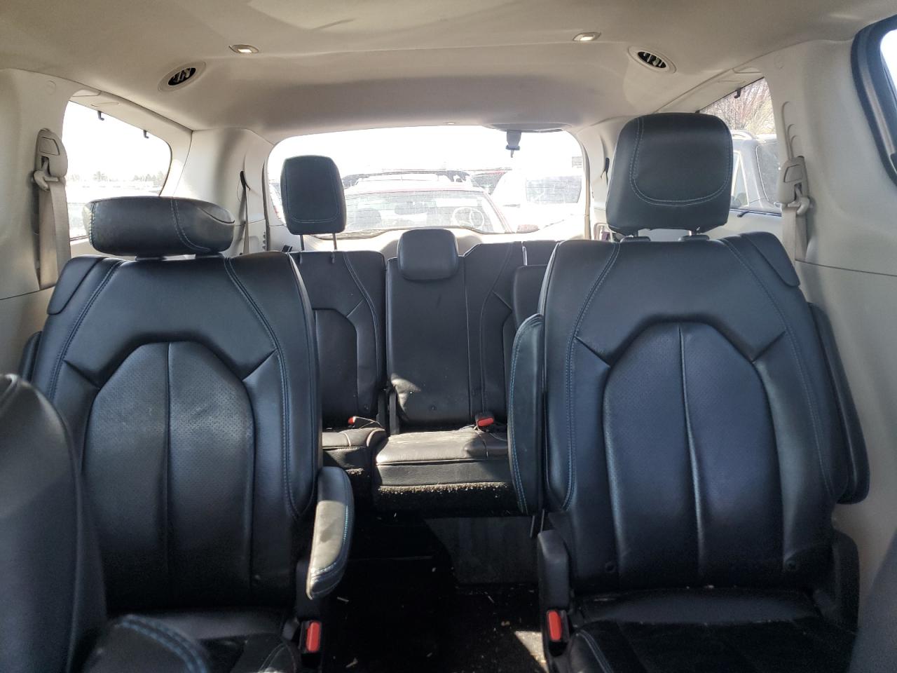 2021 Chrysler Pacifica - Image 10