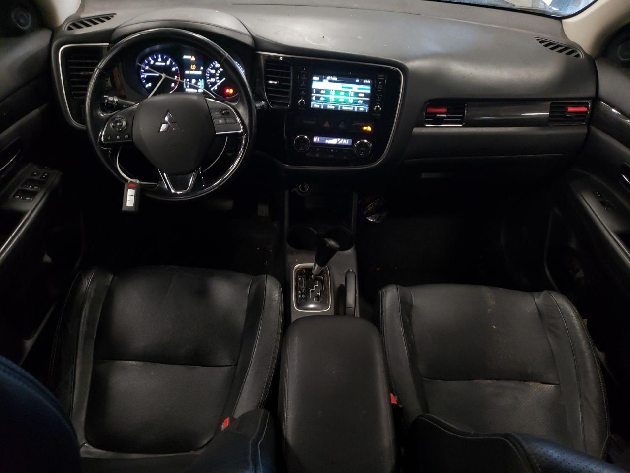 2016 Mitsubishi Outlander - Image 8