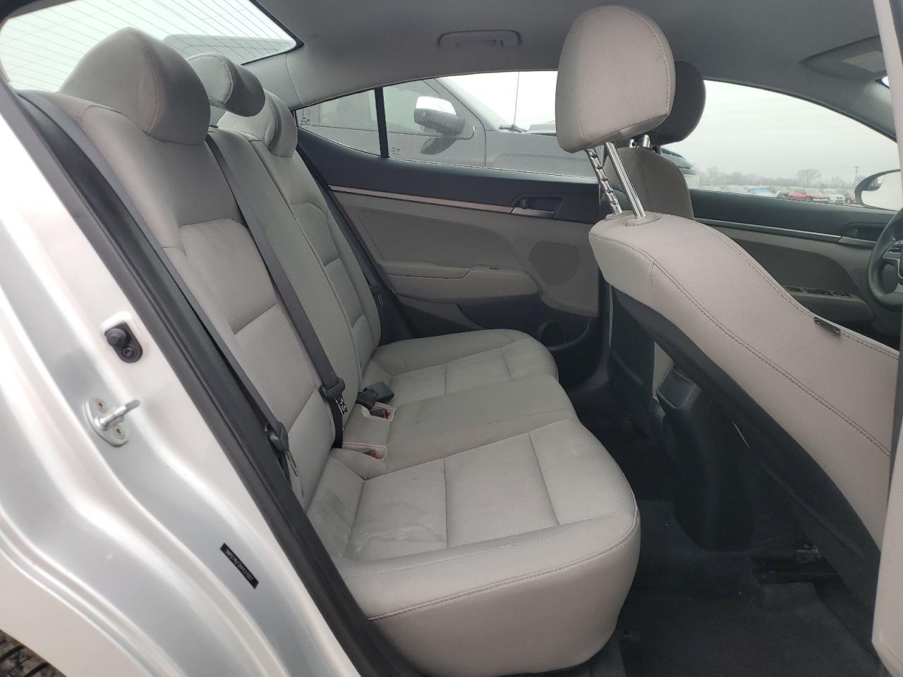 2017 Hyundai Elantra - Image 10