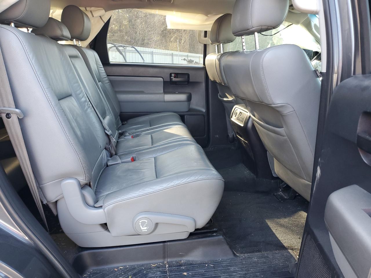 2016 Toyota Sequoia - Image 11