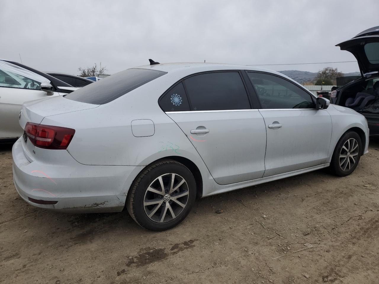 2018 Volkswagen Jetta - Image 3